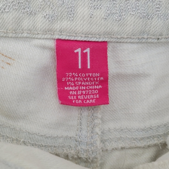 We Are Almost Famous High Rise Distressed Shorts NWT - Picture 3 of 7